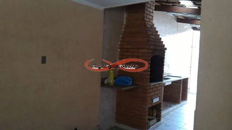 Imagem CASA À VENDA NA PRAIA GRANDE - BAIRRO MARACANA.