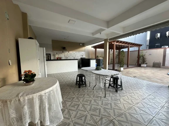 Imagem Casa com 4 suítes e 3 vagas de garagem no Bairro Dom Bosco em Itajaí/SC