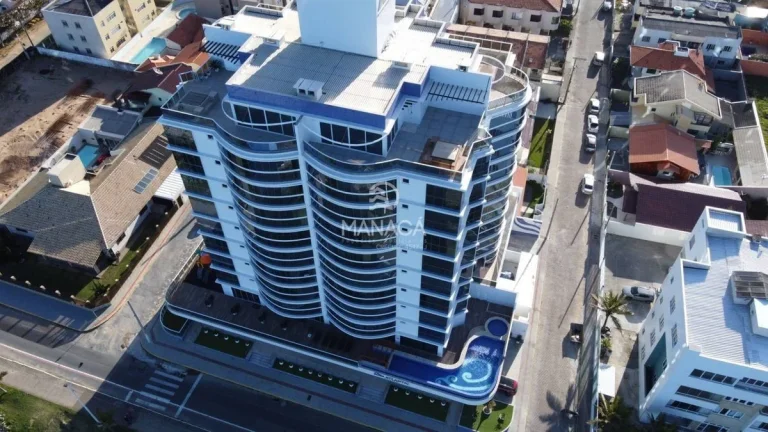 Apartamento alto padrão mobiliado beira mar