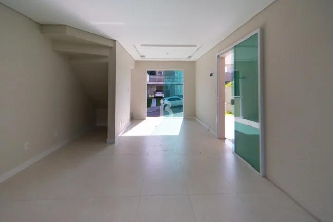 Imagem Sobrado em Condomínio Fechado à Venda em Campo Largo, PR