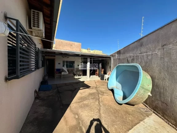 Imagem Casa completa com 3 dormitórios com ar-condicionado e suíte master no Residencial Morumbi, Uberaba