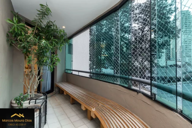 Imagem apartamento de 120m² com 3 dormitórios, sendo 1 suíte, sala para dois ambientes e 2 vagas. Edifício com Lazer e Portaria 24 hs