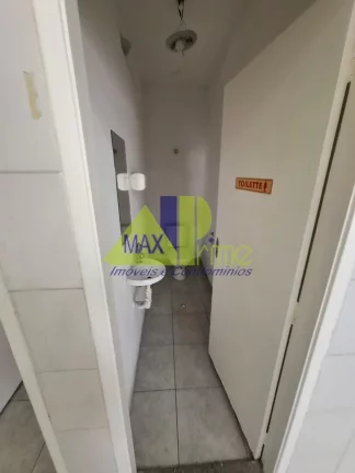 Imagem Salão Comercial para Locação Av São Miguel: 2 Salas, 2 Banheiros, 2 Vagas de Garagem, 130,79 m² de Área - Depósito Grande e 2 Vagas Inclusos!