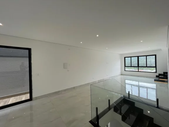 Foto do imóvel: Casa em Cajamar com 3 Suítes, 4 Vagas e Piscina