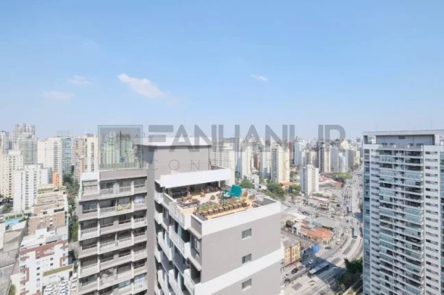 Imagem More no bairro mais valorizado de São Paulo, Vila Nova Conceição, em uma cobertura duplex que é uma verdadeira obra de arte. Com 4 quartos e 5 banheir