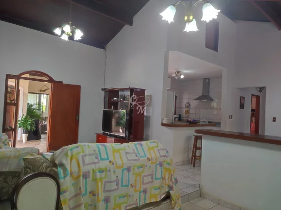 Imagem Excelente Casa Térrea com Área Gramada!