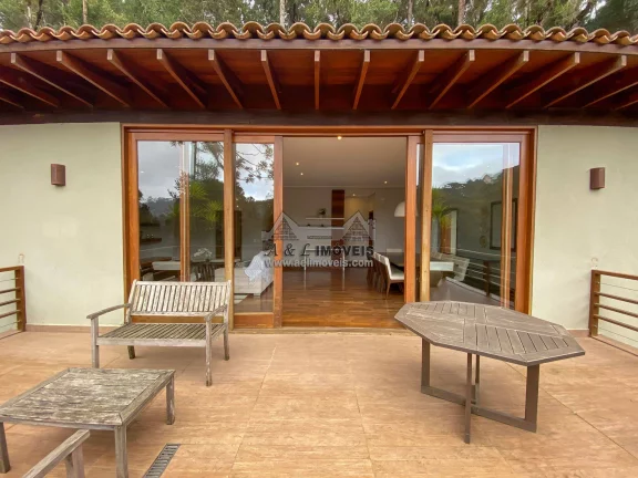 Imagem Casa em Campos do Jordão – Com 05 suítes em condomínio fechado