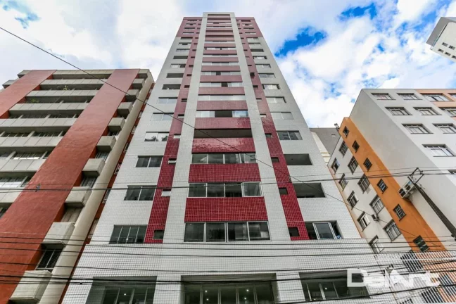 Stúdio residencial c/ sacada - 01 quadra do Shopping Curitiba - andar alto - 35,05m2 privativos - Semi-mobiliado - R$ 370.000,00.