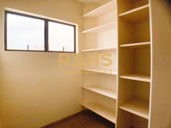 Imagem Apartamento Espaçoso em Ótima Localização Com 361,96 de área privativa, esse apartamento conta ...