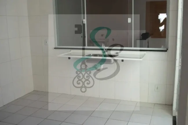 Imagem Venda de Sobrado no Residencial Cosmos, Campinas. Sobrado recém reformado com 2 dormitórios no piso superior, sala, cozinha, lavanderia, banheiro, la