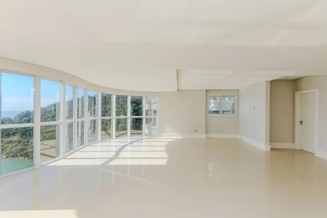 Imagem Apartamento frente mar com 4 suítes e 4 vagas de garagem em Balneário Camboriú