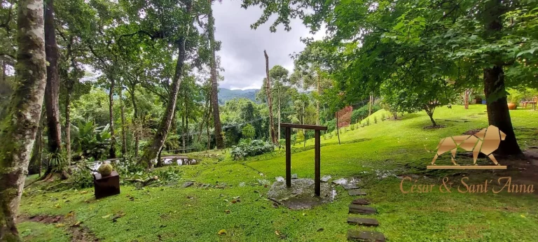 Imagem Encante-se com esta belíssima Chácara à venda em Campos do Jordão-SP