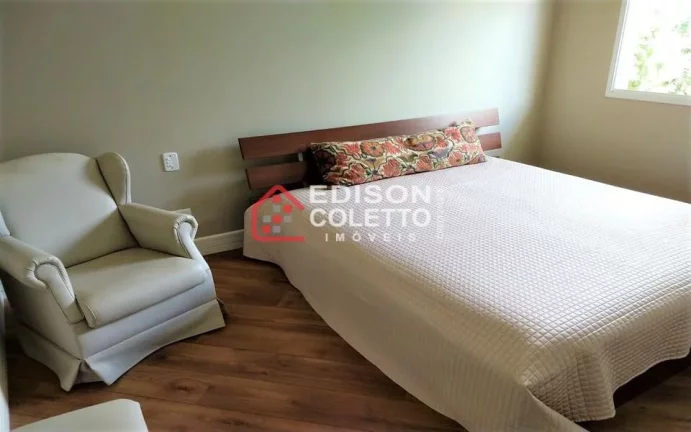 Imagem "Pronto para Morar" Casa de alto padrão à venda no Alphaville Campinas. Com um design moderno e bem iluminado