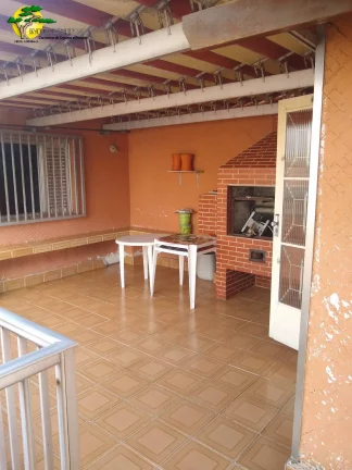 Imagem SOBRADO COM 230M² CONSTRUÍDO EM RUA BEM TRANQUILA