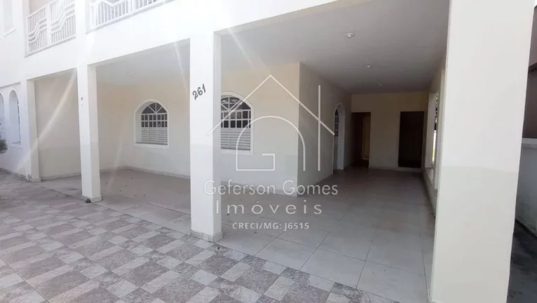 Imagem Casa à Venda - Com 2 pavimentos - Centro - Mantena - MG