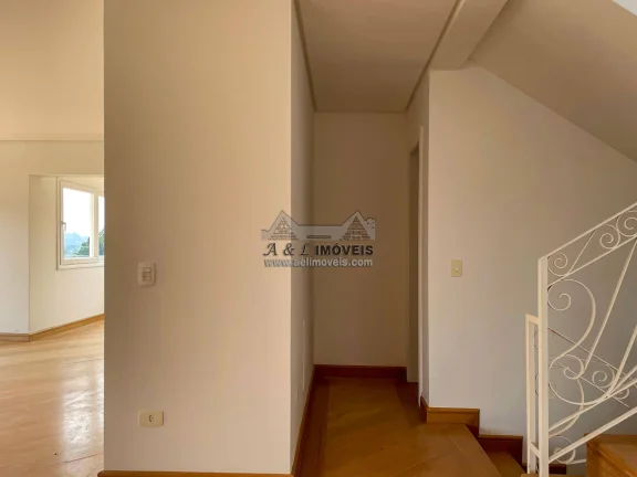 Imagem Casa à venda em Campos do Jordão – Com 04 amplas suítes em Condomínio
