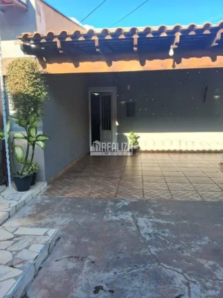 Imagem Vende-se casa com 3 quartos e piscina no bairro Beija-Flor II, em Uberaba