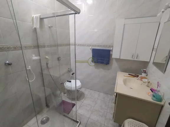 Imagem Casa com 3 dorms (2 suítes) a 700m da Praia à venda em Peruíbe