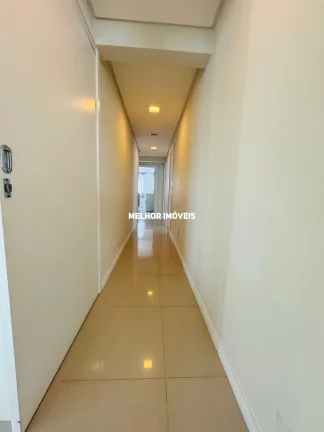 Imagem Cobertura á venda com 4 dormitórios, 3 vagas de garagem e piscina privativa localizada no centro de Balneário Camboriú/SC