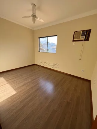 Imagem Casa à venda em Macaé-RJ, bairro Cancela Preta! 3 quartos, 1 suíte, 4 banheiros, 3 vagas, 233m². Venha conferir!