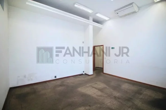 Imagem Casa Comercial de Alto Padrão para Locação no Jardim América, São Paulo-SP: 6 Salas, 6 Banheiros, 20 Vagas - 824m²!