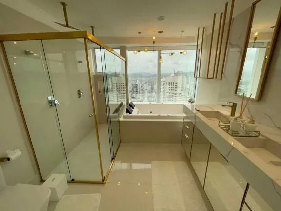 Imagem Apartamento alto padrão frente mar com 4 suítes e 3 vagas de garagem - Av. Atlântica/SC