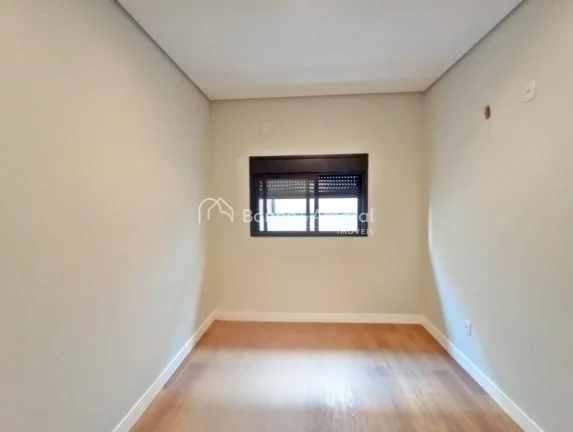 Imagem Com arquitetura moderna e ambientes aconchegantes, esta residência oferece um living integrado para...
