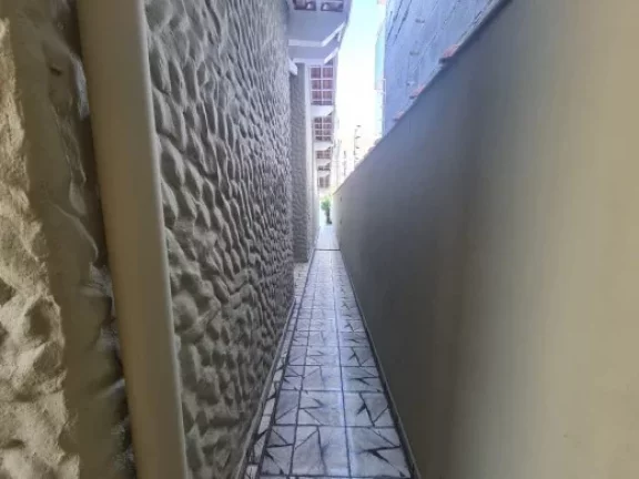 Imagem Casa à venda no Centro de Ubatuba-SP: 4 quartos, 2 suítes, 1 sala, 3 banheiros, 3 vagas de garagem - 210m² de área.