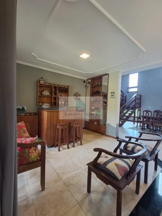 Imagem Imperdível: Casa à venda em Itatiaia-RJ, 5 quartos, 2 suítes, 1 sala, 5 banheiros, 4 vagas, 373,64m² de área. Confira já!