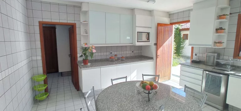 Imagem Casa à Venda com 346 m², 6 Dormitórios, 3 Suítes, Córrego Grande, Florianópolis/SC