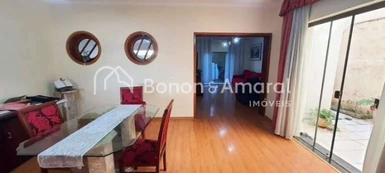 Imagem Excelente casa com 3 dormitórios, sendo 1 suíte com varanda, banheiro social, e um living amplo qu...
