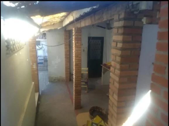 Imagem Casa disponível para venda e locação no bairro Anhumas.Conta 03 dormitórios, um banheiro social,...