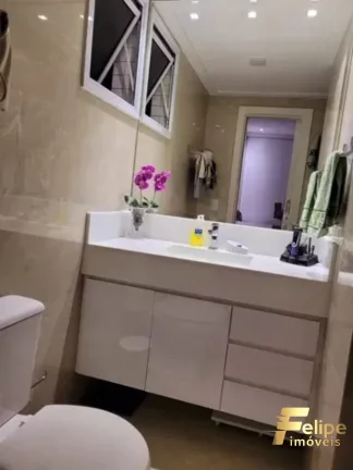 Imagem Apartamento com três quartos - em Itapuã.