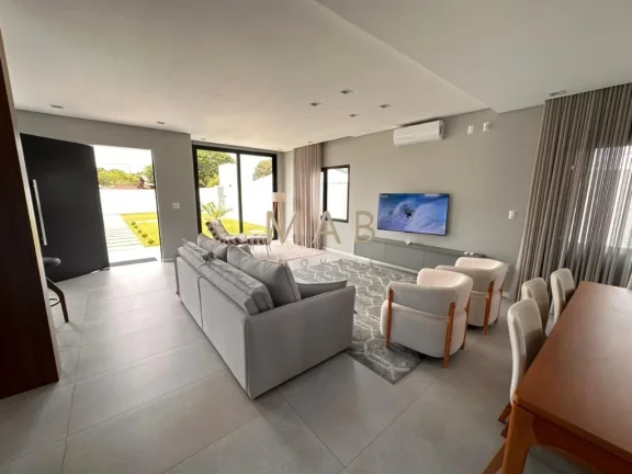 Imagem Te convido para conhecer seu mais novo lar!! Casa com 4 dormitórios sendo 1 suíte, SEMIMOBILIADA, para Venda no Bairro Rio Vermelho em Florianópolis!