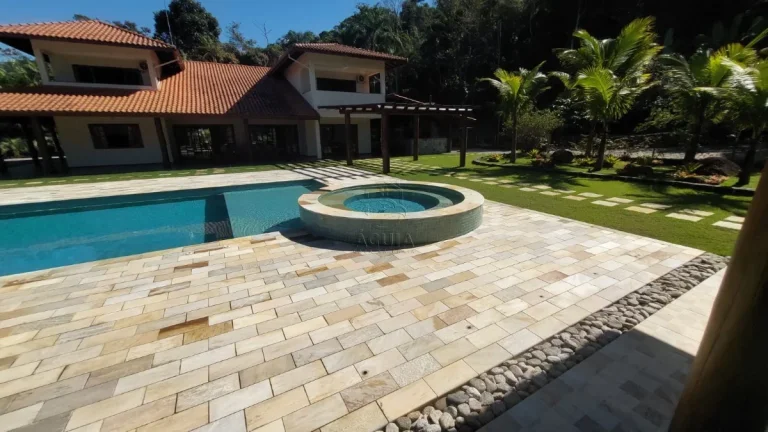 Imagem Uma Linda Mansão com 6 dormitórios com 5 mil metros de terreno