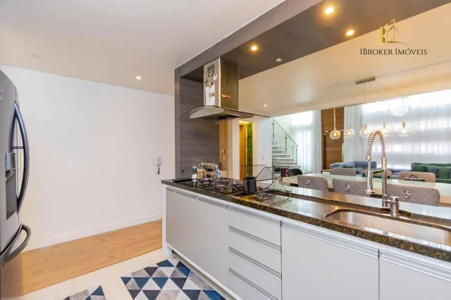 Imagem Sobrado mobiliado com 3 suítes à venda, 185 m² por R$ 1.530.000 - Uberaba - Curitiba/PR