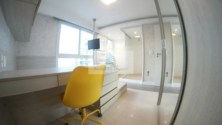 Imagem Apartamento de Luxo à Venda em Icaraí, Niterói-RJ: 4 Quartos, 3 Suítes, 3 Vagas de Garagem - 158m² de Puro Conforto!