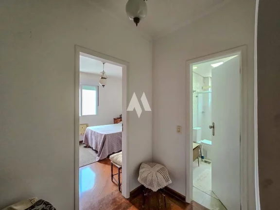 Imagem Apartamento com 2 dormitórios, sendo 1 suíte e dependência completa a 1/2 quadra da praia à venda no Embaré, Santos/SP