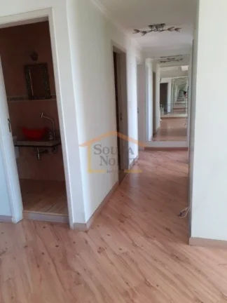 Imagem Apartamento 3 dormitórios, sendo 1 suíte, com armários embutidos, sala 2 ambientes, pisos em mard...