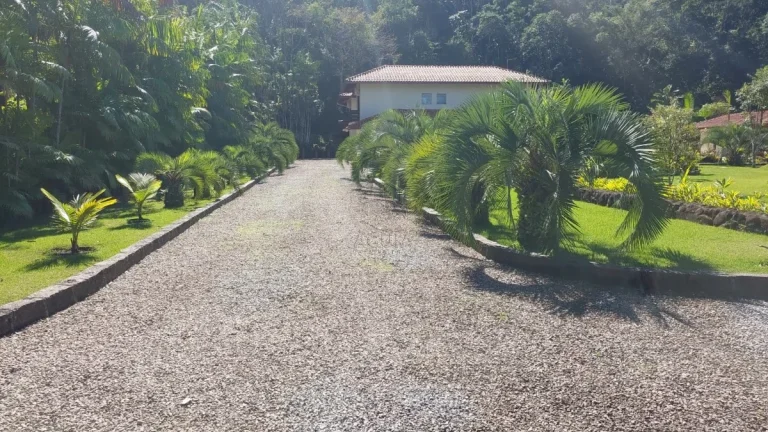 Uma Linda Mansão com 6 dormitórios com 5 mil metros de terreno