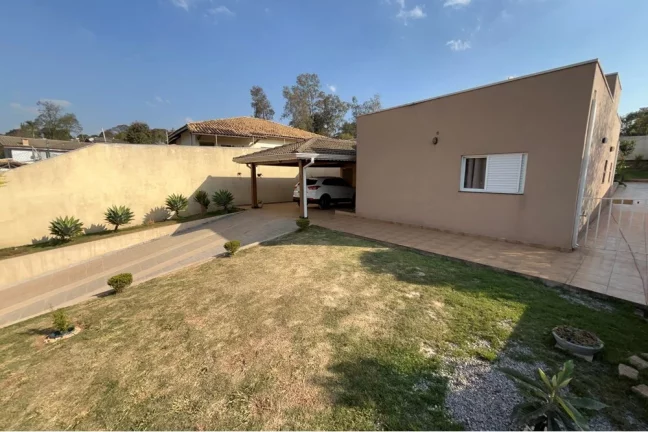 Imagem Chácara à venda em Atibaia - 700m² de terreno e 153m² de área construída