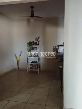 Imagem Casa no Jardim Planalto em Londrina com 2 quartos, sala em 2 ambientes, cozinha americana, escritório, churrasqueira e 5 vagas de garagem!