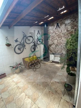 Imagem Venda de casa no Jardim Interlagos, Hortolândia. Casa com 2 dormitórios com armários e piso laminado , sala, cozinha com armários planejados e