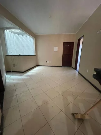 Imagem Casa de Andar à Venda no Bairro Atalaia: Espaçosa, Bem Localizada e Confortável!