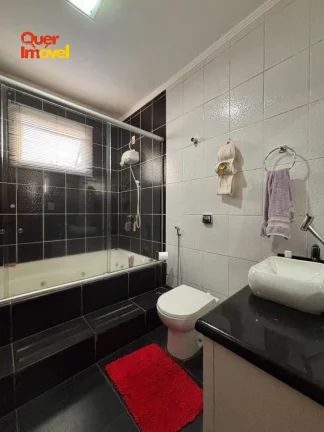 Imagem Imperdível oportunidade de adquirir uma casa de 3 quartos e 1 suíte no Residencial Greenville em Ribeirão Preto-SP! 2 vagas de garagem e 185m² de área. Quer Imóvel Negócios Imobiliários!