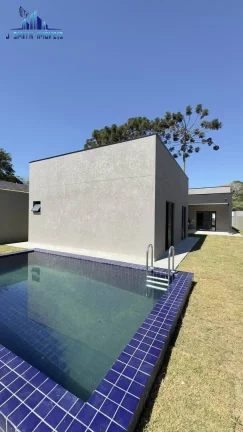Imagem CASA TÉRREA, NOVINHA!! 245m², PISCINA. CÔMODOS GRANDES. CONDOMÍNIO FECHADO.