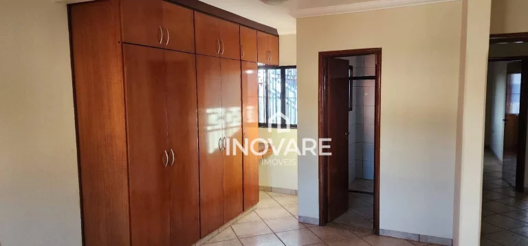 Imagem Casa com 4 dormitórios à venda, 378 m² por R$ 1.200.000,00 - Setor Central - Itumbiara/GO