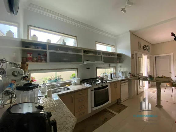 Imagem Melville Belíssima Casa de Esquina de 462m² com 4 Suítes e 6 Vagas de Garagem