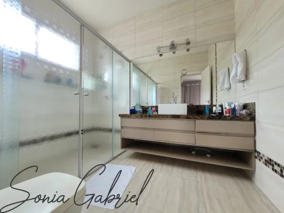 Imagem Residência de Luxo no Condomínio Reserva da Mata: 3 quartos, 3 suítes, 3 salas, 4 banheiros, 4 vagas, 231,40m² - Vinhedo-SP.