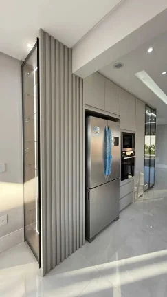 Imagem Casa em condomínio com 4 suítes e 2 vagas de garagem
